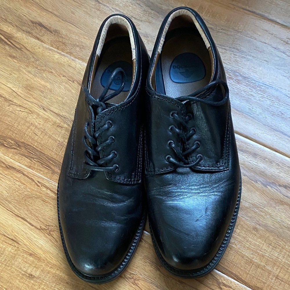 Men’s Dockers Leather Shoes size 11